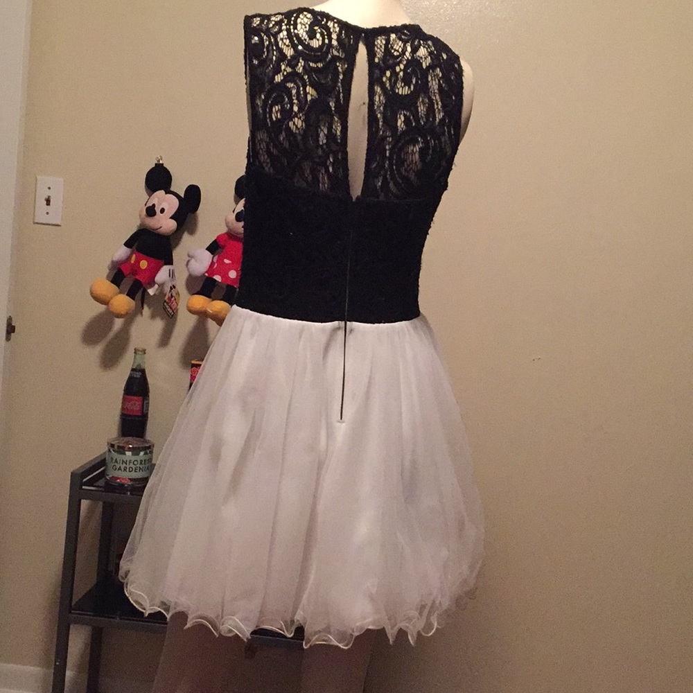 Dress - Picture 5 of 6